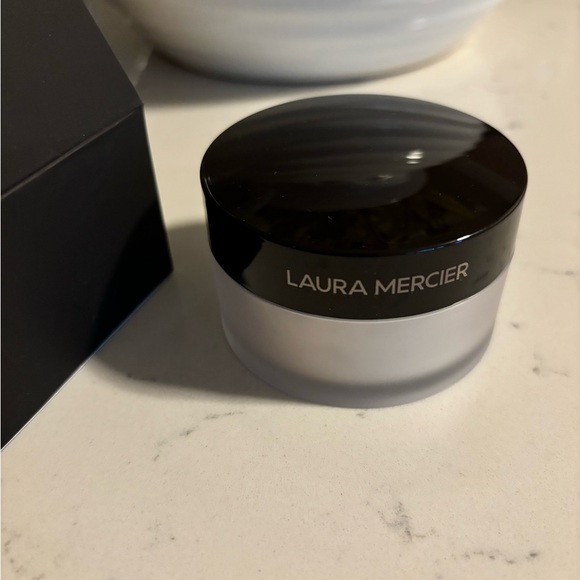 Laura Mercier Translucent Setting Powder 1 oz. Brand new sealed still in box - Picture 5 of 8